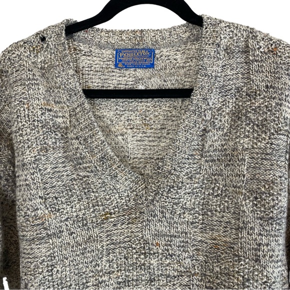 Vintage Pendleton Men’s 100% Virgin Wool V neck Sweater - Picture 2 of 8